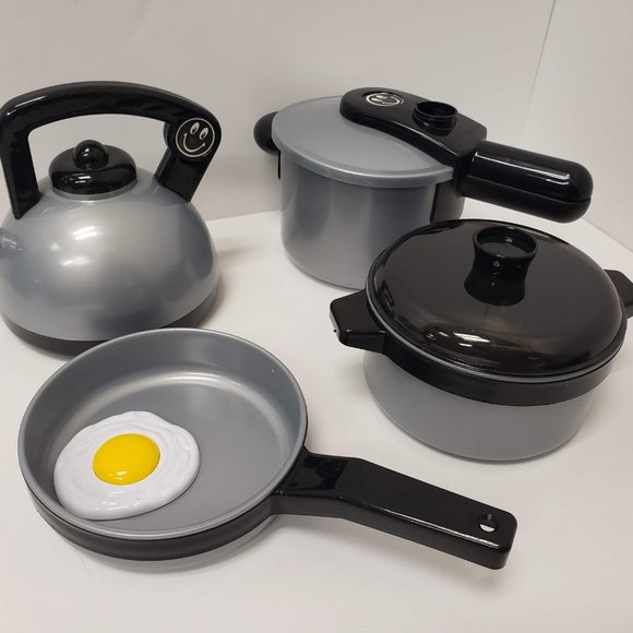 New Kitchen Pots and Pan Set - Picture 3 of 15